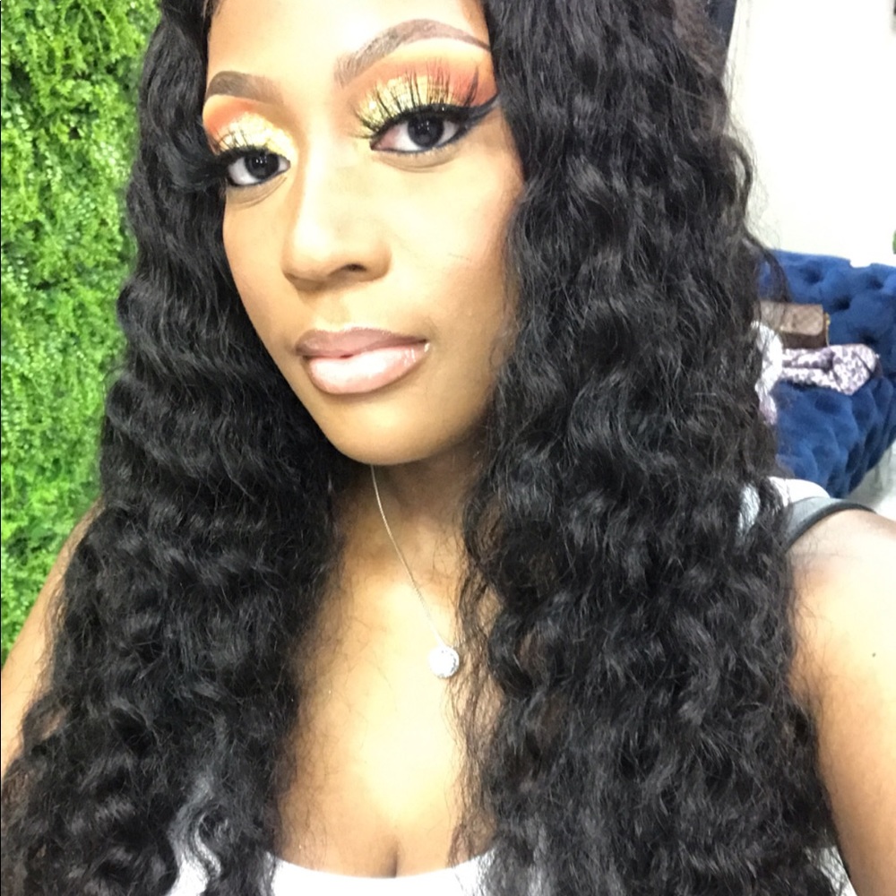 Meet your Posher, Chanel